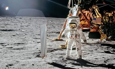 Astronot NASA Lewati Jarak 100.000 Mil Dari Bumi Menuju Bulan
