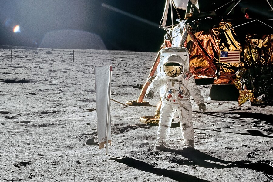 Astronot NASA Lewati Jarak 100.000 Mil Dari Bumi Menuju Bulan