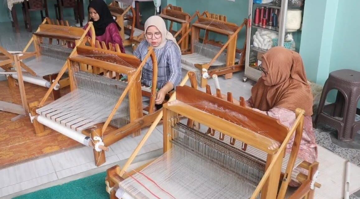 Desainer Indonesia Mulai Gunakan Tenun Serat Nanas