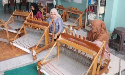 Desainer Indonesia Mulai Gunakan Tenun Serat Nanas