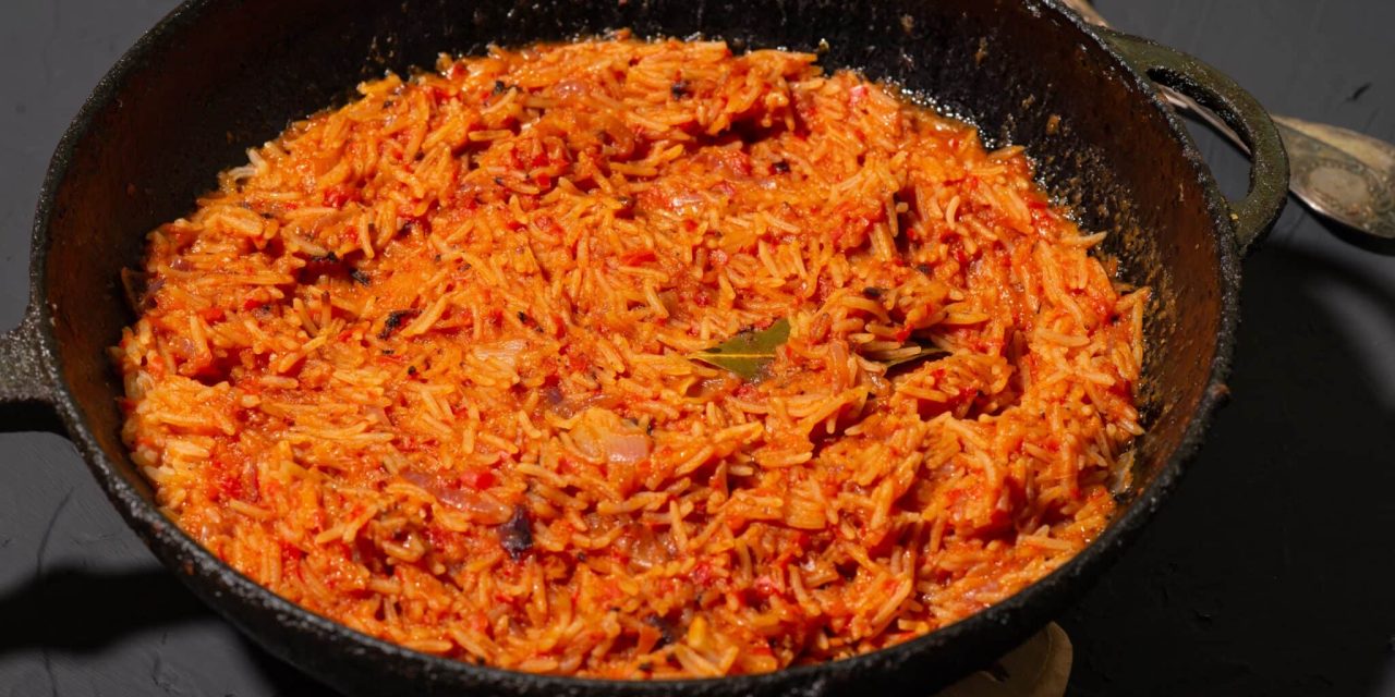 Nasi Jollof: Sajian Tomat Cabai Afrika Barat Penuh Persaingan