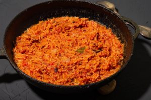 Nasi Jollof: Sajian Tomat Cabai Afrika Barat Penuh Persaingan