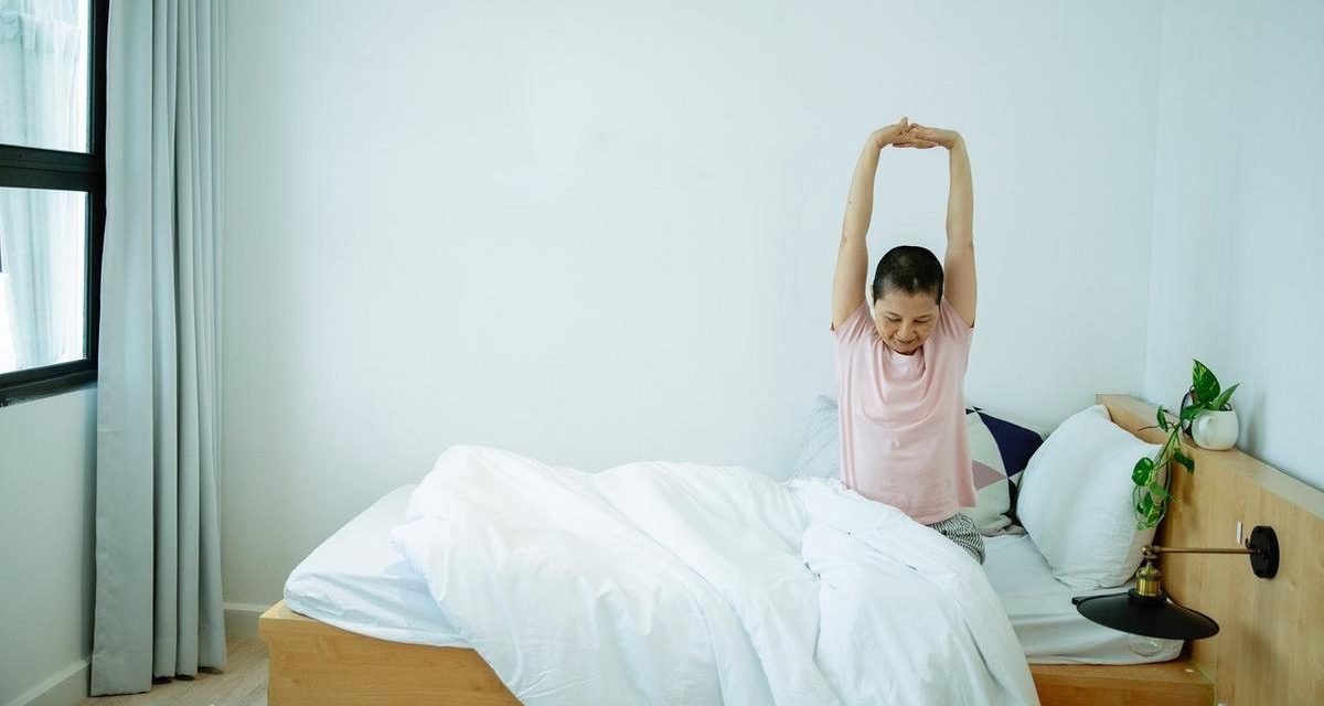 Trik Peregangan Sebelum Tidur Bikin Tidur Nyenyak Lebih Lama