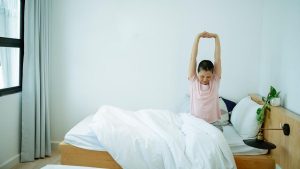 Trik Peregangan Sebelum Tidur Bikin Tidur Nyenyak Lebih Lama
