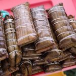Kue Burasa Khas Bugis: Nasi Santan Pasangan Coto Makassar