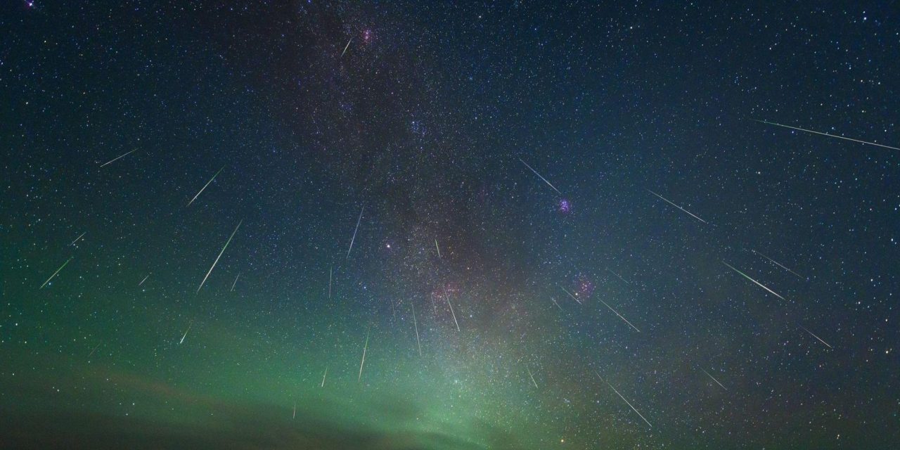 Waktu Terbaik Amati Puncak Hujan Meteor Perseid 2026 Hari Ini