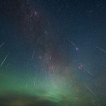Waktu Terbaik Amati Puncak Hujan Meteor Perseid 2026 Hari Ini
