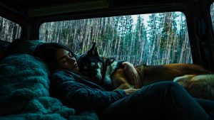 Pink Noise Gemericik Hujan Ampuh Perbaiki Tidur NREM