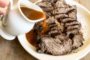 Sauerbraten Jerman: Daging Sapi Yang Dimarinasi Asam-Manis