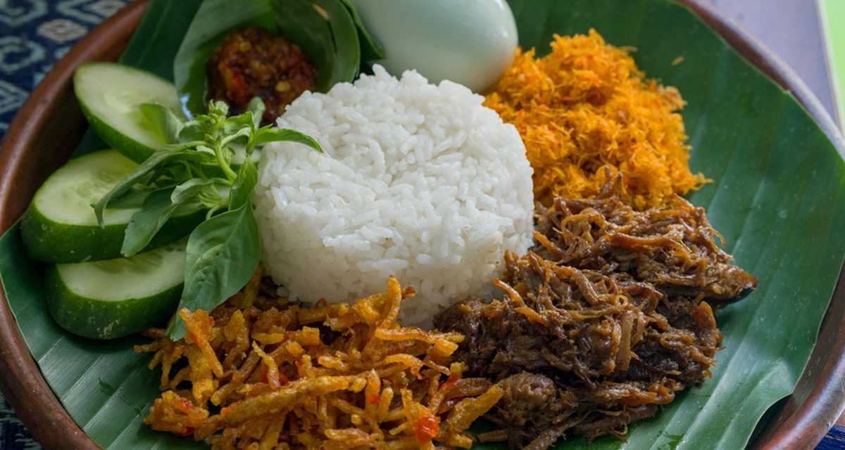 Nasi Krawu Khas Gresik: Sajian Nasi, Suwir Daging, Sambal Terasi