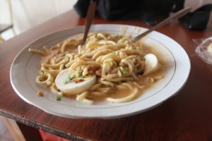 Mie Celor Khas Palembang Berkuah Kaldu Udang Kaya Rempah