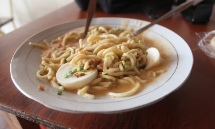 Mie Celor Khas Palembang Berkuah Kaldu Udang Kaya Rempah