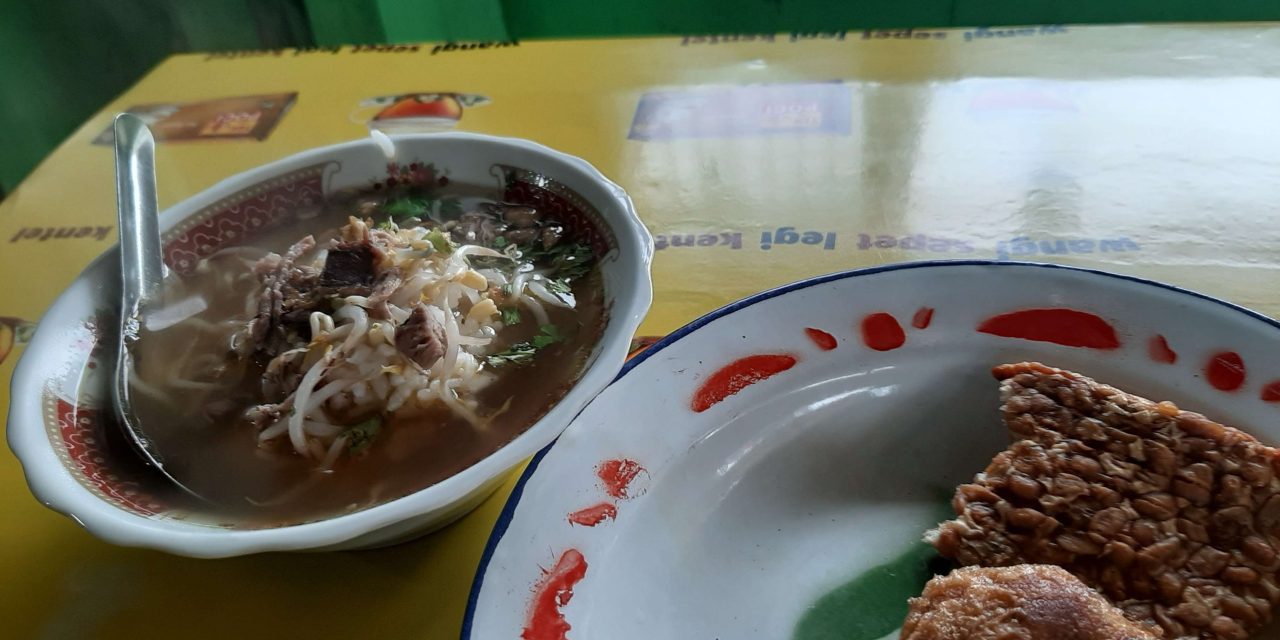 Menikmati Soto Kwali Daging Sapi Dengan Aneka Sundukan
