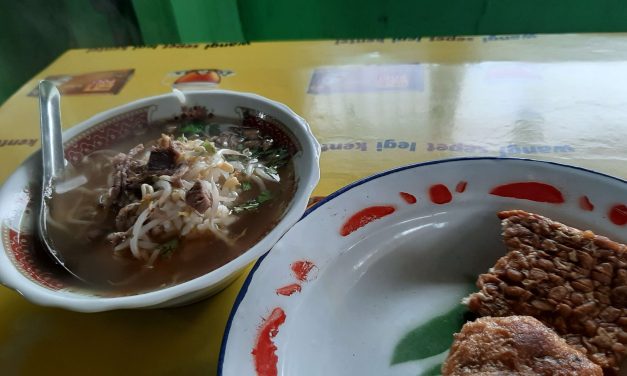 Menikmati Soto Kwali Daging Sapi Dengan Aneka Sundukan