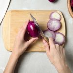 Potong Bawang Merah Tanpa Menangis: Cukup Simpan Di Kulkas!