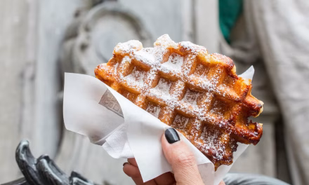 Kelezatan Liège Waffle Kudapan Renyah Karamel Gula Mutiara